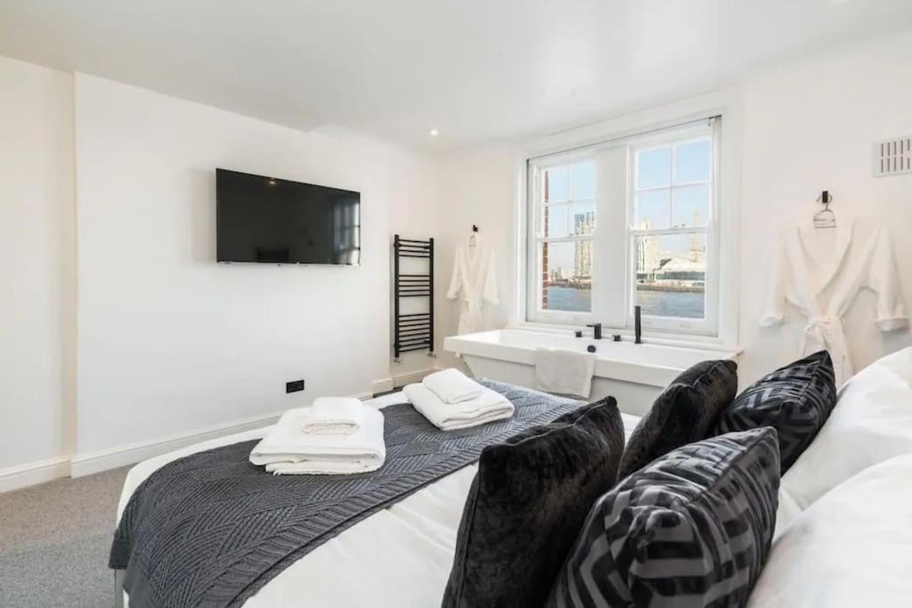 3 X Bedroom Riverside Flat With Hot Tub On Roof Terrace London Exterior photo